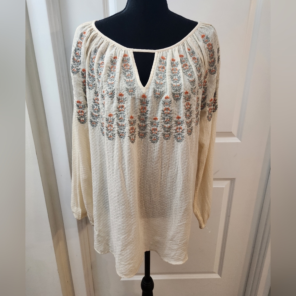 Sundance cream Embroidered Boho Top Sz L. New without tags